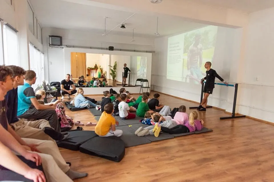 Prelekcja i pokaz podczas warsztatów kalistenicznych